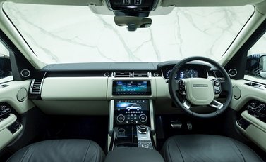 Land Rover Range Rover D300 Westminster Black Edition 16