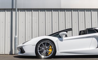 Lamborghini Aventador LP700-4 Roadster 33