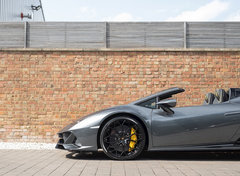 Lamborghini Huracan Spyder LP640-4 EVO 27