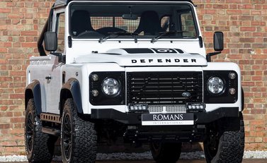 Land Rover Defender 90 Bowler Edition 1