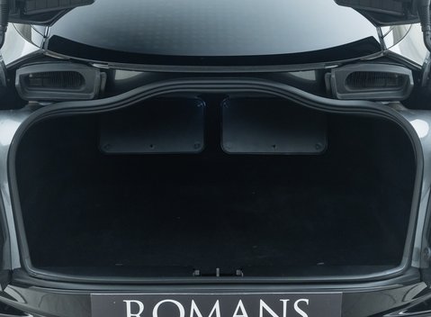 Aston Martin DB12 V8 36