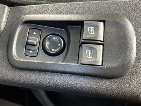 Renault Trucks Uk Master 2.3 dCi ENERGY 35 Business Luton Manual FWD LWB Euro 6 (s/s) 145 BHP 26