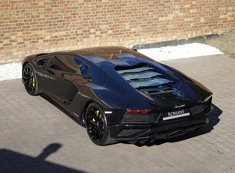 Lamborghini Aventador S 13