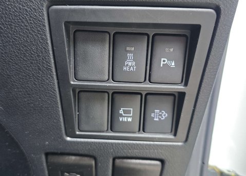 Toyota Hilux 2.8 HI-Luxury Invincible X D-4D 4WD Double Cab Auto 4WD 5dr 39