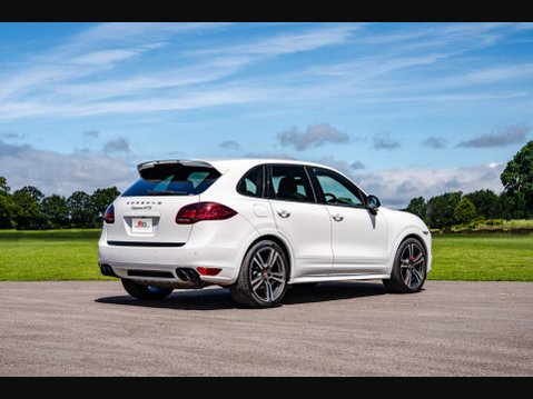 Porsche Cayenne GTS 8