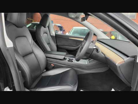 Tesla Model Y LONG RANGE AWD 33