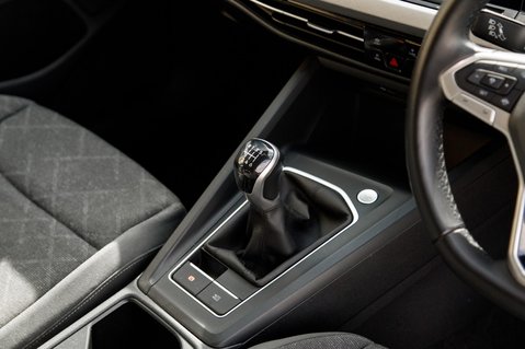 Volkswagen Golf LIFE TSI 37