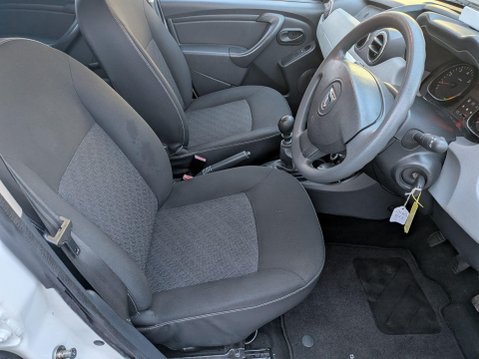 Dacia Duster 1.6 Access 4WD Euro 5 5dr 9