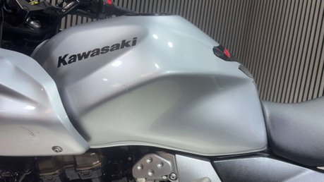 Kawasaki Z ZR750 2007 1 OWNER ONLY 8K NEW MOT WARRANTY 750CC 25