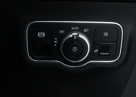 Mercedes-Benz GLB 1.3 GLB200 AMG Line (Premium 2) SUV 5dr Petrol 7G-DCT Euro 6 (s/s) (163 ps) 42