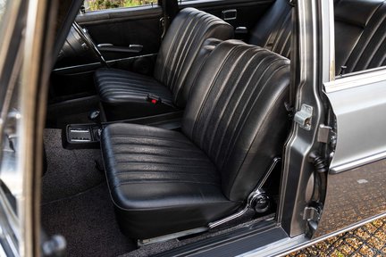 Mercedes-Benz S 280 SE 3.5 Saloon 29