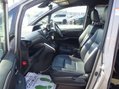 Toyota Esquire Hybrid 7