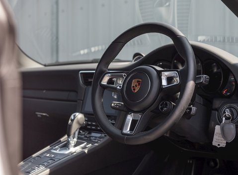 Porsche 911 (991.2) Carrera GTS 11