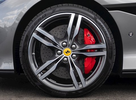 Ferrari Portofino 12