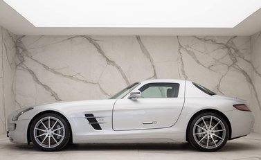 Mercedes-Benz SLS 6.2 63 V8 AMG 2dr 4