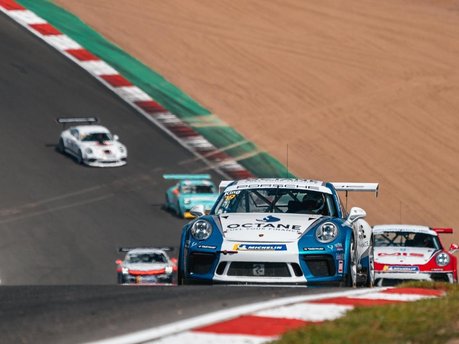 King Harry the 1st - Octane Finance on top at Brands Hatch