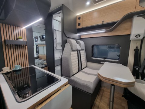 Pilote V633M Evidence 2026 MODEL SHOW VAN 4