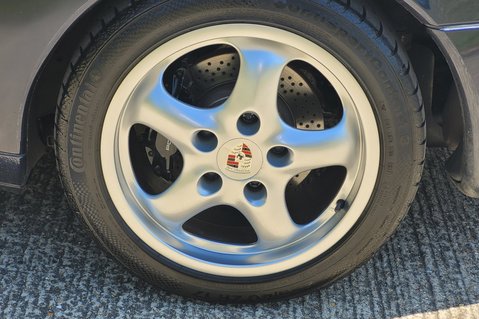 Porsche 911 CARRERA 29