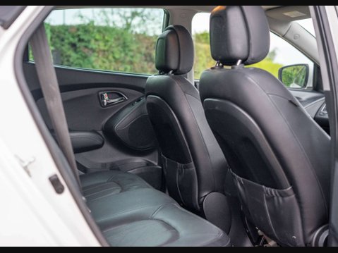 Hyundai ix35 2.0 ix35 Premium 4WD CRDI Auto 4WD 5dr 18