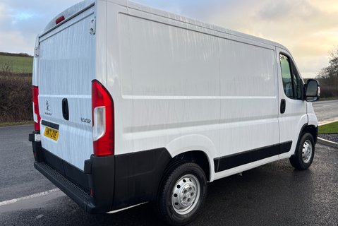 Peugeot Boxer 333 L1 H1 120 ps BlueHdi Professional - Sat Nav & Air Con 2