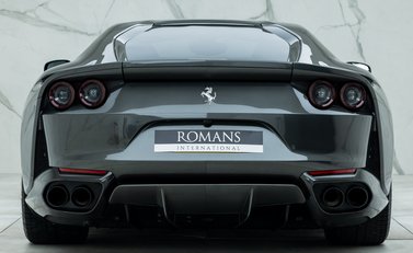 Ferrari 812 Superfast 5