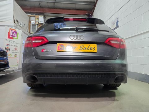 Audi RS4 4.2 FSI V8 S Tronic quattro Euro 5 5dr 9