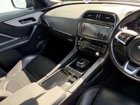Jaguar F-Pace 2.0 F-PACE Chequered Flag AWD D Auto 4WD 5dr 14