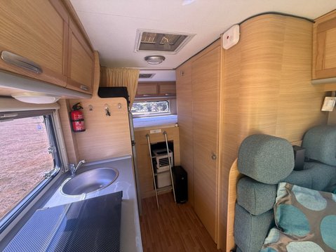 Ford Transit ROLLER TEAM AUTO ROLLER 600G 6 BERTH GARAGE 11