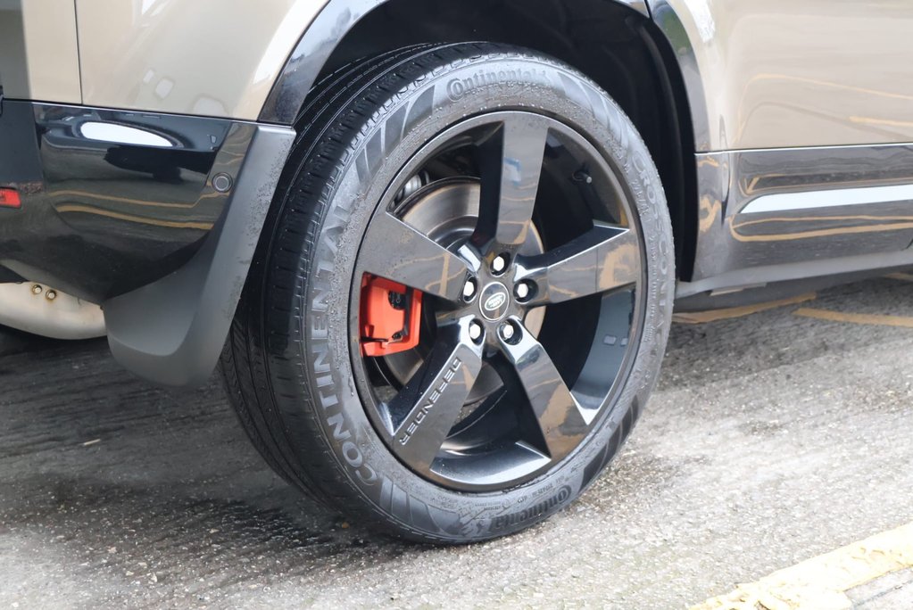 Land Rover Defender 110 D300 HARD TOP X MHEV HUGE FACTORY SPEC SEEKER STYLED WITH SEATS  9