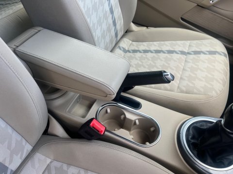 Volkswagen Beetle DESIGN TSI BLUEMOTION TECHNOLOGY 32