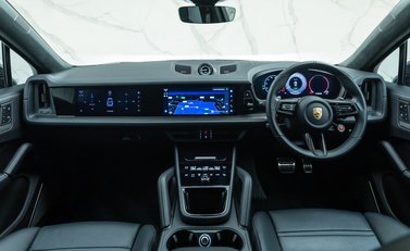 Porsche Cayenne TURBO E-HYBRID Coupe with GT Package 19