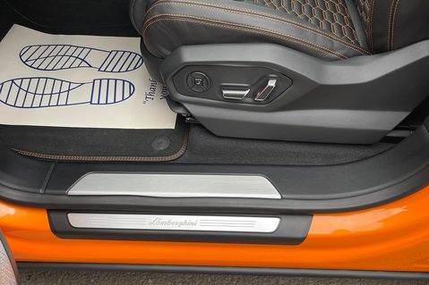 Lamborghini Urus V8 - ORANGE -AKRAPOVIC EXHAUST -PAN ROOF -B&O-MASSAGE SEATS-BLIND SPOT -ACC 31