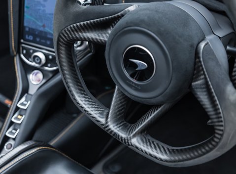 McLaren 765LT Spider 32