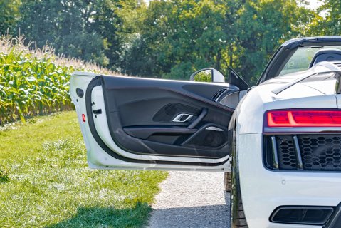 Audi R8 5.2 R8 Spyder Quattro V10 Semi-Auto 4WD 2dr 8
