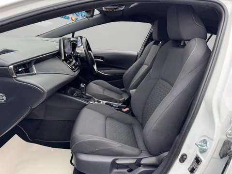 Toyota Corolla 1.8 VVT-h Icon Touring Sports CVT Euro 6 (s/s) 5dr 33