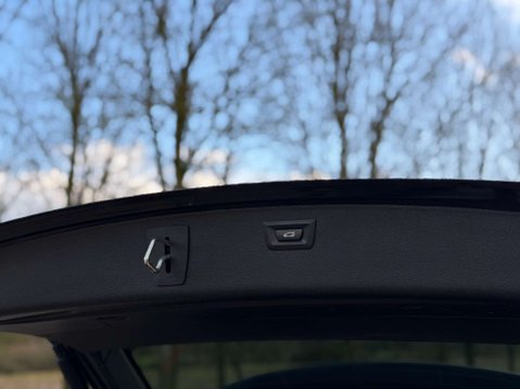 BMW 3 Series 3.0 335i M Sport Auto 5dr 23