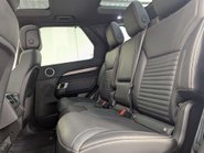 Land Rover Discovery 3.0 Discovery R-Dynamic SE D MHEV Auto 4WD 5dr 43