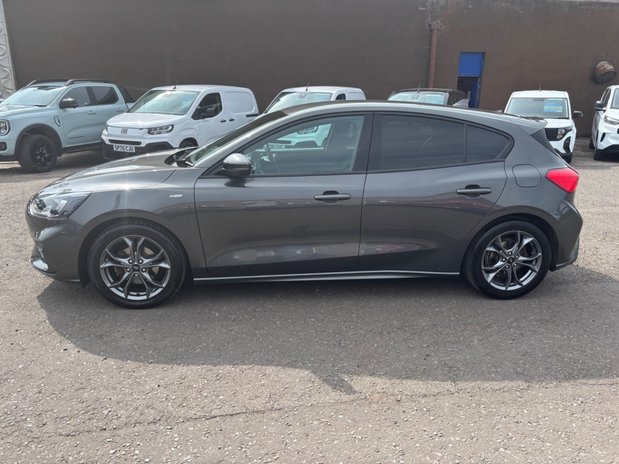 Ford Focus ST-LINE 4