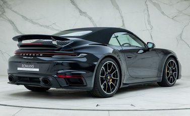Porsche 911 Turbo S Cabriolet (992) 5