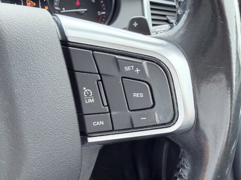 Land Rover Discovery Sport 2.0 TD4 HSE AUTOMATIC 27
