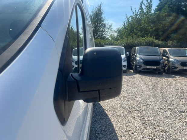 Vauxhall Vivaro LWB High Roof L2H2 120 Bi Turbo Air Con 1 Owner 20