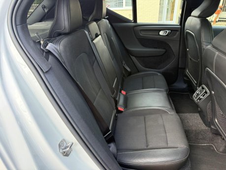 Volvo XC40 2.0 D3 Momentum Pro Auto Euro 6 (s/s) 5dr 21