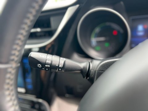 Toyota Auris VVT-I ICON TECH TOURING SPORTS 42