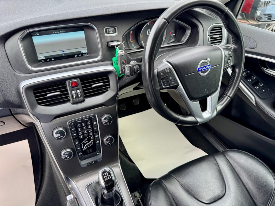 2015 Volvo V40 — image 13