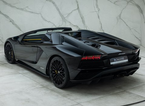 Lamborghini Aventador S LP 740-4 ROADSTER 16