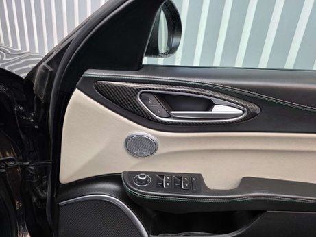 Alfa Romeo Giulia 2.9 V6 Bi-Turbo Quadrifoglio Saloon 4dr Petrol Auto Euro 6 (s/s) (510 ps) 23