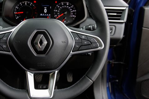 Renault Clio ICONIC TCE 19