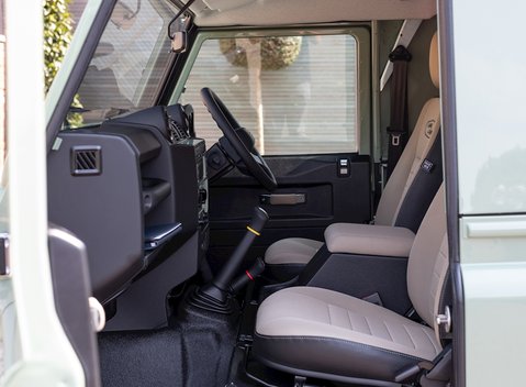 Land Rover Defender 90 Heritage Hard Top 13