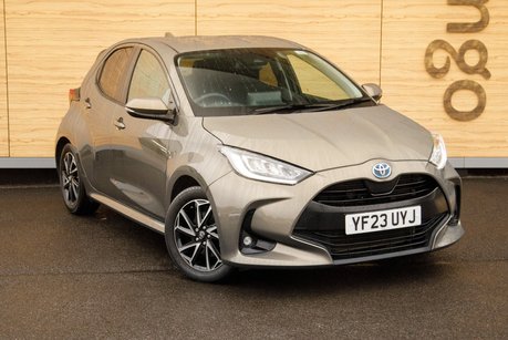 Toyota Yaris DESIGN FHEV