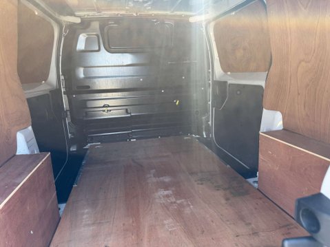 Vauxhall Vivaro 1.5 Vivaro F2700 Sportive S/S 11